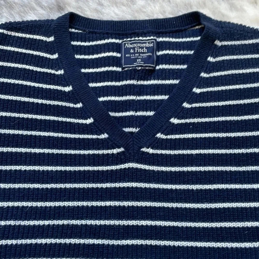 Abercrombie Striped V Neck Sweater - Picture 2 of 11